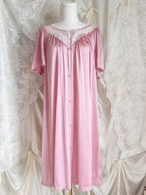 Vintage 1980's Vanity Fair Pink Lace Trim Nightgown Cottagecore Coquette Slip Dr
